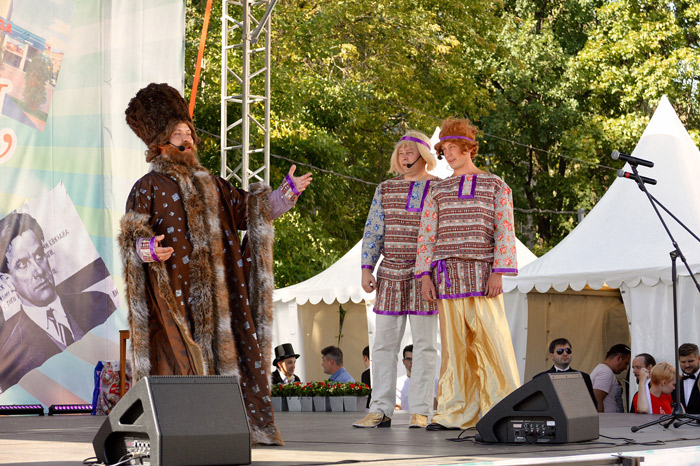 Фото: Николай Ильницкий, Пушкинское информагентство Но вначале навстречу изумлённой публике вышел не кто иной, как… сам купец Григорий Морхинин