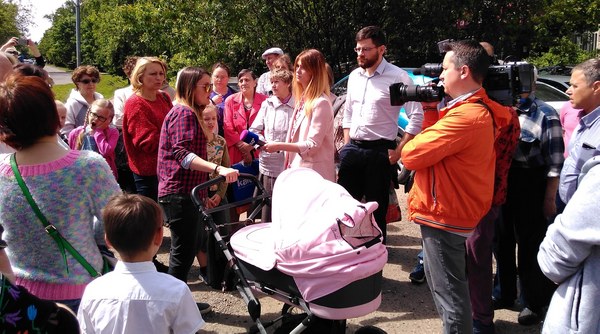 Фотография: Игорь Голуб (https://vk.com/id347633744?w=wall347633744_215) встретиться с журналистами областного телеканала «360» и заявить свой протест действиям подразделений Газпрома, прекратившим подачу газа для котельных