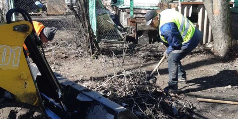 Пушкино убрали мусор на улице Лесной.