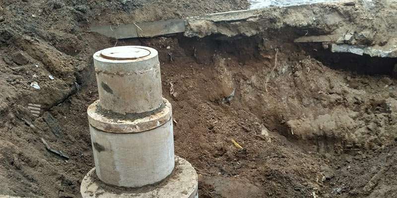 Завершены работы по замене участков самотёчного канализационного коллектора в микрорайоне Серебрянка, из-за аварии на нем, произошло провал грунта.