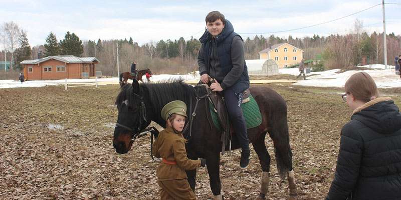 А потом была прогулка по казачьей станице и самая вкусная каша, которой угощали на полевой кухне.