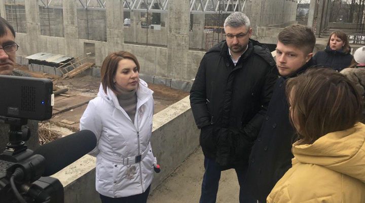 Ирина Слуцкая проинспектировала строительство школы в Ашукино.