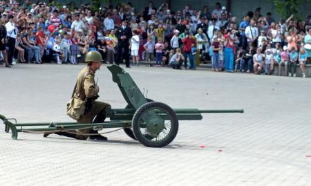 Реконструкция боя «Штурм Рейхстага» Пушкино 9 мая - фото Пушкино