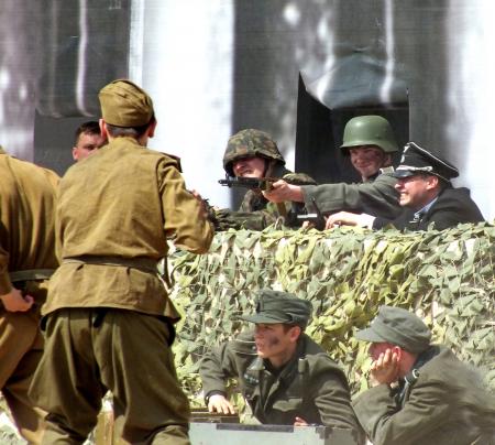 Реконструкция боя «Штурм Рейхстага» Пушкино 9 мая - фото Пушкино