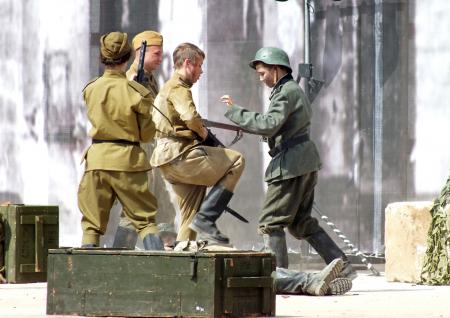 Реконструкция боя «Штурм Рейхстага» Пушкино 9 мая - фото Пушкино