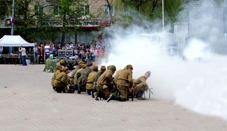 Реконструкция боя «Штурм Рейхстага» Пушкино 9 мая - фото Пушкино